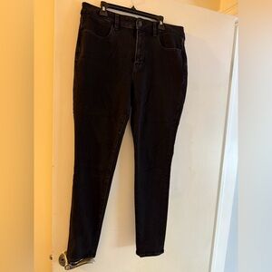 Brand New American Eagle Women’s size 12 Black Skinny Jeans